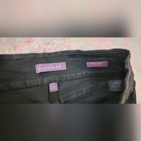 Gloria Vanderbilt Women's Amanda High Rise Regular Fit Jeans, size 8 short - Picture 9 of 13